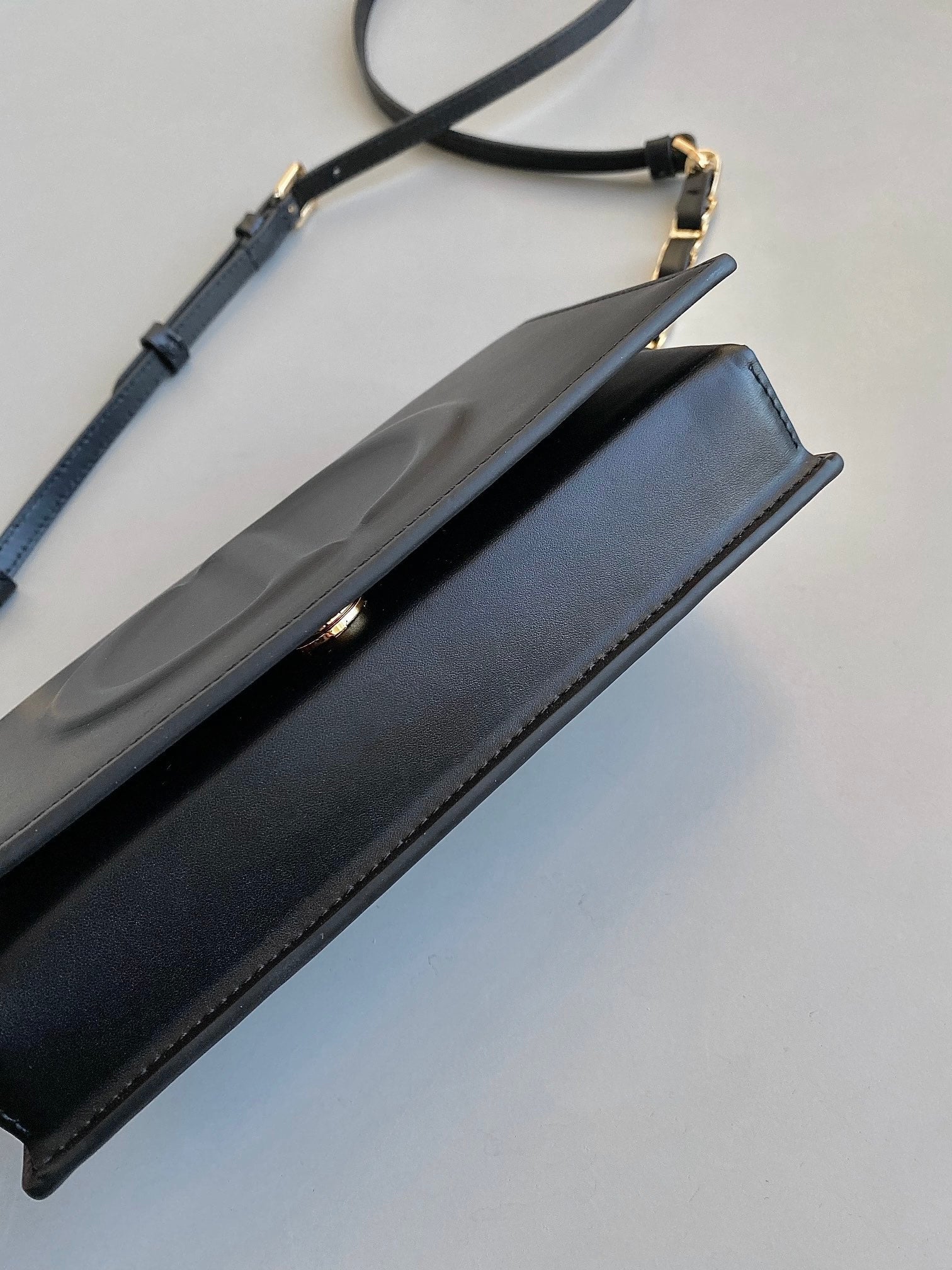 DIOR SIGNATURE CHAIN BAG 21 IN BLACK CALFSKIN