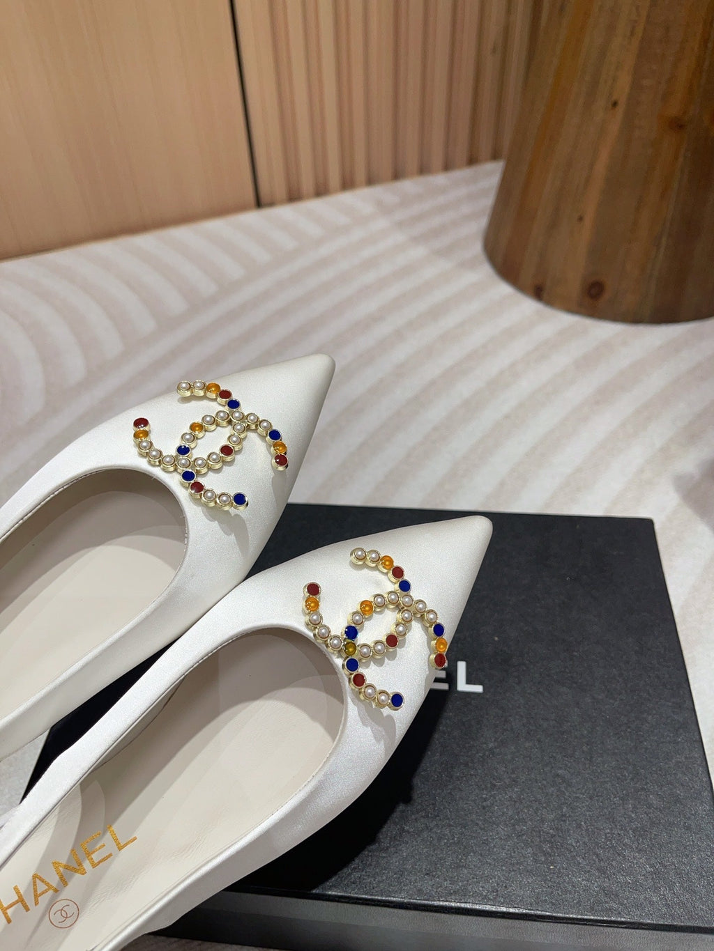 CHANEL SLINGBACKS WHITE SATIN AND LAMBSKIN