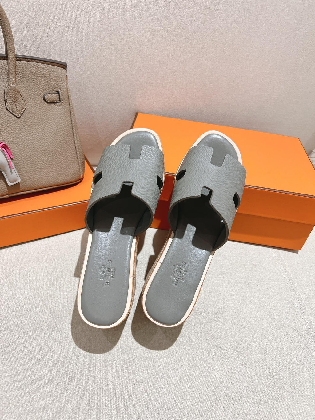 HERMES 25S HIGH WEDGE SANDALS IN LIGHT GREY LAMBSKIN STYLE 9