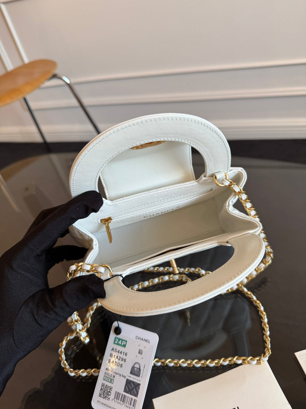 CHANEL KELLY SHOPPING BAG 19 IN WHITE CALFSKIN GOLD HARDWARE